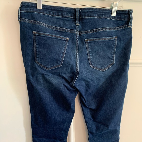 ** SOLD** Universal Thread mid rise jeggings - Picture 2 of 4